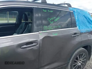2018 Toyota Highlander SE z VIN 5TDJZRFH6JS495380, wystawiony jako IAAI lot #42427831 z przebiegiem 117 159 mil mil oraz . Historia ofert i sprzedaży dostępna na DreamBid. Obrazek 6.