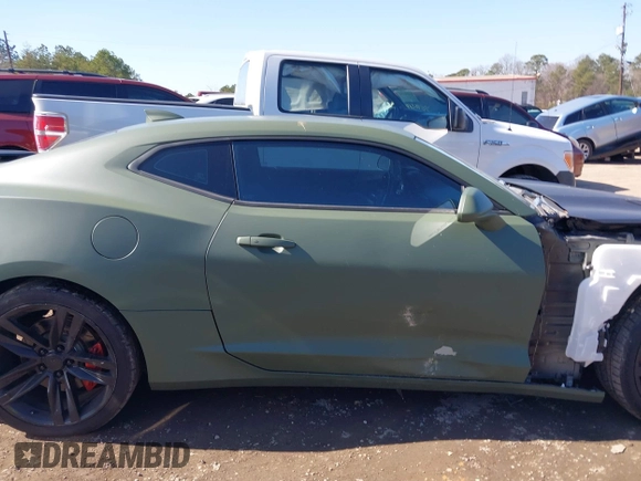 2017 Chevrolet Camaro 1SS z VIN 1G1FF1R72H0172498, wystawiony jako IAAI lot #41493053 z przebiegiem 115 465 mil mil oraz . Historia ofert i sprzedaży dostępna na DreamBid. Obrazek 13.