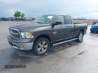 2015 Ram 1500 Outdoorsman z VIN 1C6RR7GM7FS720009, wystawiony jako IAAI lot #42551644 z przebiegiem 67 261 mil mil oraz . Historia ofert i sprzedaży dostępna na DreamBid. Obrazek 20.