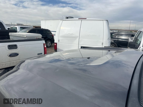2015 Ford F-250 XLT z VIN 1FT7X2B61FEC57669, wystawiony jako IAAI lot #42430375 z przebiegiem 141 252 mil mil oraz . Historia ofert i sprzedaży dostępna na DreamBid. Obrazek 17.