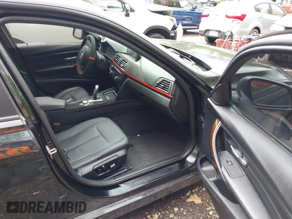 2013 BMW 3 Series 328i xDrive z VIN WBA3B3C5XDF532307, wystawiony jako IAAI lot #42192872 z przebiegiem 177 499 mil mil oraz . Historia ofert i sprzedaży dostępna na DreamBid. Obrazek 5.