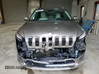 2017 Jeep Cherokee Overland z VIN 1C4PJMJS7HW525455, wystawiony jako Copart lot #61382445 z przebiegiem 83 499 mil mil oraz Szkoda całkowita • Salvage title. Historia ofert i sprzedaży dostępna na DreamBid. Obrazek 5.
