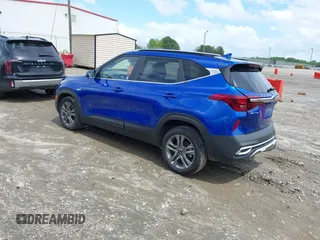 2021 Kia Seltos S z VIN KNDEUCAA8M7184183, wystawiony jako IAAI lot #42205774 z przebiegiem 29 434 mil mil oraz . Historia ofert i sprzedaży dostępna na DreamBid. Obrazek 3.