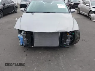 2024 Hyundai Elantra SEL z VIN KMHLS4DG1RU843180, wystawiony jako IAAI lot #41461928 z przebiegiem 514 mil mil oraz . Historia ofert i sprzedaży dostępna na DreamBid. Obrazek 6.