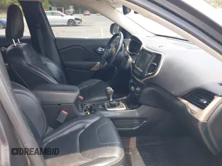 2018 Jeep Cherokee Limited с VIN 1C4PJLDX2JD531330, выставлен на аукционе IAAI как лот 42585133 с пробегом 86 590 миль миль и . История ставок и продаж доступна на DreamBid. Изображение 5.