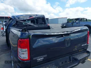 2021 Ram 1500 Big Horn z VIN 1C6SRFMT4MN663514, wystawiony jako IAAI lot #42419526 z przebiegiem 47 568 mil mil oraz . Historia ofert i sprzedaży dostępna na DreamBid. Obrazek 17.