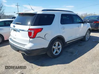 2018 Ford Explorer XLT z VIN 1FM5K7D85JGC71116, wystawiony jako IAAI lot #41901774 z przebiegiem 68 957 mil mil oraz . Historia ofert i sprzedaży dostępna na DreamBid. Obrazek 4.