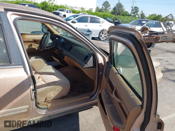 1996 Mercury Grand Marquis GS with VIN 2MELM74W3TX670994, listed as a IAAI auction lot 42052604 with 46,728 mi miles and . Bid and sale history available at DreamBid. Image 5.