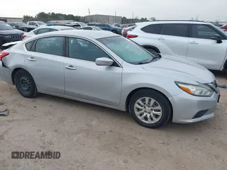 2017 Nissan Altima S z VIN 1N4AL3APXHN321153, wystawiony jako IAAI lot #41735850 z przebiegiem 109 795 mil mil oraz . Historia ofert i sprzedaży dostępna na DreamBid. Obrazek 1.