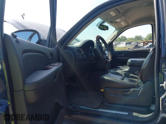 2007 Chevrolet Tahoe LT with VIN 1GNFK13027R261438, listed as a IAAI auction lot 42571229 with 178,632 mi miles and . Bid and sale history available at DreamBid. Image 5.