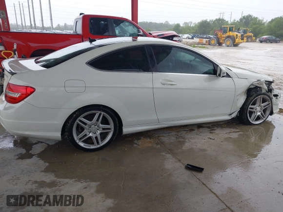 2012 Mercedes-Benz C 250 z VIN WDDGJ4HB9CF750304, wystawiony jako IAAI lot #42232200 z przebiegiem 191 463 mil mil oraz . Historia ofert i sprzedaży dostępna na DreamBid. Obrazek 13.
