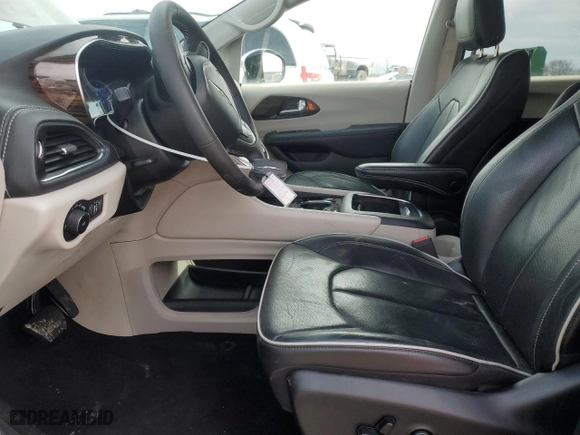 2023 Chrysler Pacifica Hybrid Limited with VIN 2C4RC1S7XPR588682, listed as a Copart auction lot 47543165 with 31,914 mi miles and Non Repairable. Bid and sale history available at carsss.com. Image 7.
