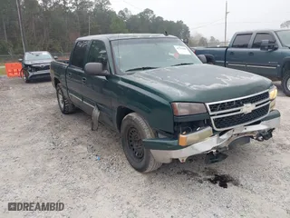 2006 Chevrolet Silverado 1500 LT2 with VIN 2GCEC13Z761319227, listed as a IAAI auction lot 41791080 with 302,075 mi miles. Bid and sale history available at carsss.com. Image 1.