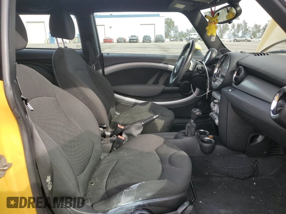 2009 MINI Hardtop S with VIN WMWMF73599TW87679, listed as a Copart auction lot 46863725 with 102,976 mi miles and Salvage title. Bid and sale history available at DreamBid. Image 10.