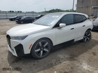 2022 BMW iX xDrive50 with VIN WB523CF02NCK56120, listed as a Copart auction lot 52368874 with 0 mi miles. Bid and sale history available at carsss.com. Image 1.