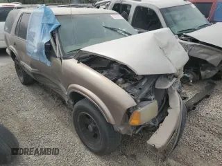 1997 Chevrolet Blazer LS with VIN 1GNCS13W3V2197732, listed as a Copart auction lot 56792025 with 203,968 mi miles and Non repairable. Bid and sale history available at DreamBid. Image 4.