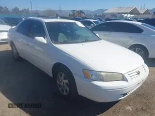1998 Toyota Camry LE z VIN JT2BF28K8W0113799, wystawiony jako IAAI lot #41721426 z przebiegiem 290 503 mil mil oraz . Historia ofert i sprzedaży dostępna na DreamBid. Obrazek 1.