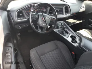 2019 Dodge Challenger SXT z VIN 2C3CDZAG2KH699815, wystawiony jako Copart lot #50547245 z przebiegiem 43 124 mil mil oraz Nie do naprawy • Non repairable. Historia ofert i sprzedaży dostępna na DreamBid. Obrazek 8.