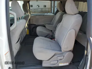2015 Toyota Sienna LE AAS z VIN 5TDKK3DC6FS560071, wystawiony jako Copart lot #59883805 z przebiegiem 125 292 mil mil oraz Szkoda całkowita • Salvage title. Historia ofert i sprzedaży dostępna na DreamBid. Obrazek 11.