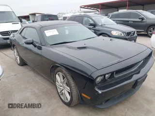 2013 Dodge Challenger R/T Classic z VIN 2C3CDYBT8DH631124, wystawiony jako IAAI lot #41587516 z przebiegiem 126 155 mil mil oraz . Historia ofert i sprzedaży dostępna na DreamBid. Obrazek 1.
