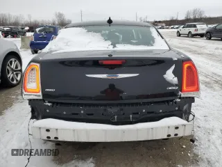 2017 Chrysler 300 Limited z VIN 2C3CCARG5HH538912, wystawiony jako Copart lot #45566125 z przebiegiem 124 761 mil mil oraz Szkoda całkowita • Salvage title. Historia ofert i sprzedaży dostępna na DreamBid. Obrazek 6.