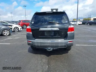 2011 Toyota Highlander with VIN 5TDZK3EH4BS039353, listed as a IAAI auction lot 40909367 with 126,024 mi miles. Bid and sale history available at carsss.com. Image 17.
