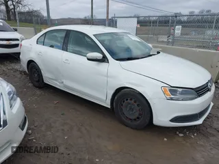 2013 Volkswagen Jetta SE with VIN 3VWDX7AJ2DM221872, listed as a IAAI auction lot 41582422 with Not provided miles and . Bid and sale history available at DreamBid. Image 1.