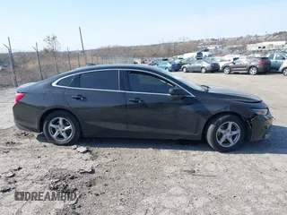 2016 Chevrolet Malibu LS z VIN 1G1ZB5STXGF172283, wystawiony jako IAAI lot #41785710 z przebiegiem 93 076 mil mil oraz . Historia ofert i sprzedaży dostępna na DreamBid. Obrazek 12.