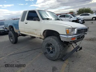 1989 Toyota Pickup DLX с VIN JT4VN13D1K5008139, выставлен на аукционе Copart как лот 76332414 с пробегом 131 303 миль миль и Списание • Salvage title. История ставок и продаж доступна на DreamBid. Изображение 4.