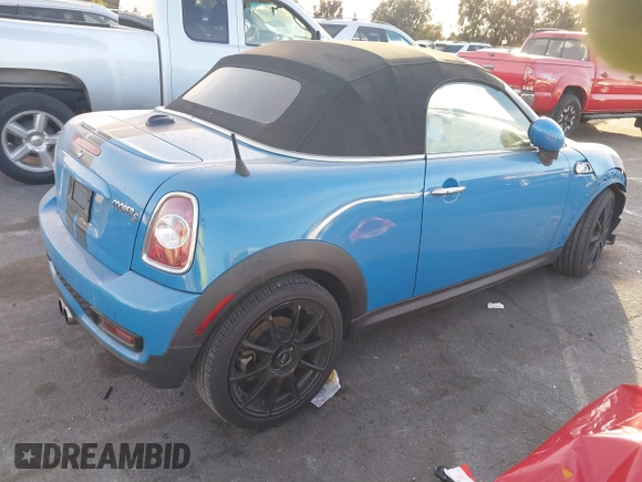 2013 MINI Roadster S z VIN WMWSY3C55DT594628, wystawiony jako IAAI lot #41316950 z przebiegiem 77 399 mil mil oraz . Historia ofert i sprzedaży dostępna na DreamBid. Obrazek 4.