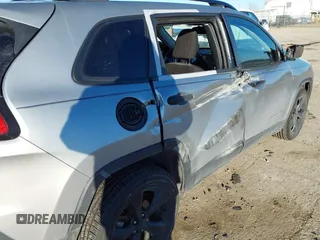 2017 Jeep Cherokee Altitude z VIN 1C4PJLAB3HW508050, wystawiony jako IAAI lot #41430524 z przebiegiem 120 819 mil mil oraz . Historia ofert i sprzedaży dostępna na DreamBid. Obrazek 6.