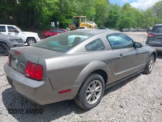 2005 Ford Mustang Deluxe z VIN 1ZVFT80N355160005, wystawiony jako IAAI lot #42288228 z przebiegiem 152 140 mil mil oraz . Historia ofert i sprzedaży dostępna na DreamBid. Obrazek 4.