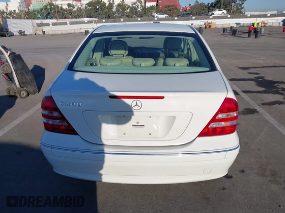 2007 Mercedes-Benz C 280 Luxury z VIN WDBRF54H47A945054, wystawiony jako IAAI lot #41670980 z przebiegiem 119 148 mil mil oraz . Historia ofert i sprzedaży dostępna na DreamBid. Obrazek 16.