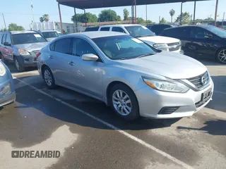 2016 Nissan Altima SR with VIN 1N4AL3APXGC192938, listed as a IAAI auction lot 42159683 with 190,785 mi miles and . Bid and sale history available at carsss.com. Image 1.