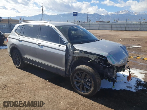 2023 Volkswagen Tiguan SE z VIN 3VV2B7AX1PM065939, wystawiony jako Copart lot #45315355 z przebiegiem 18 729 mil mil oraz Szkoda całkowita • Salvage title. Historia ofert i sprzedaży dostępna na DreamBid. Obrazek 4.