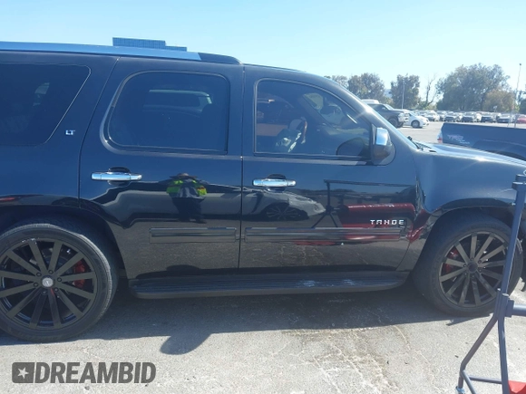 2013 Chevrolet Tahoe LT z VIN 1GNSCBE03DR174545, wystawiony jako IAAI lot #42510886 z przebiegiem 184 627 mil mil oraz . Historia ofert i sprzedaży dostępna na DreamBid. Obrazek 13.