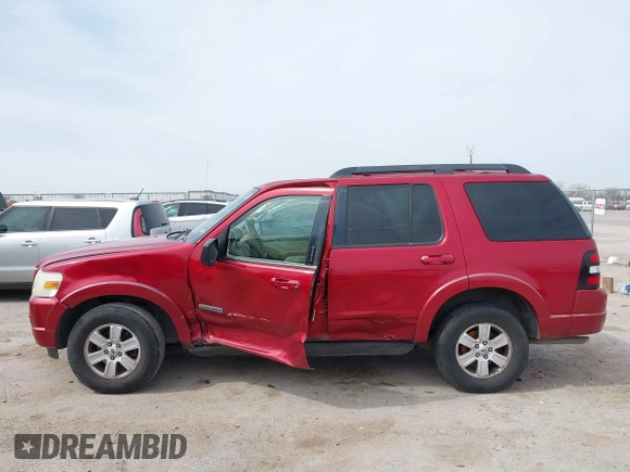 2008 Ford Explorer XLT z VIN 1FMEU63E78UA48891, wystawiony jako IAAI lot #41720120 z przebiegiem 217 578 mil mil oraz . Historia ofert i sprzedaży dostępna na DreamBid. Obrazek 14.