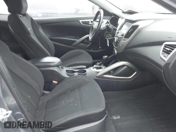 2017 Hyundai Veloster with VIN KMHTC6AD4HU309625, listed as a IAAI auction lot 41933497 with 184,632 mi miles. Bid and sale history available at carsss.com. Image 5.