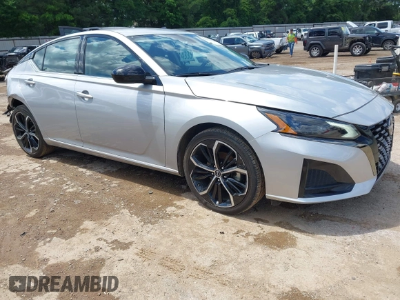 2024 Nissan Altima SR z VIN 1N4BL4CVXRN370456, wystawiony jako IAAI lot #42152499 z przebiegiem 30 007 mil mil oraz . Historia ofert i sprzedaży dostępna na DreamBid. Obrazek 1.