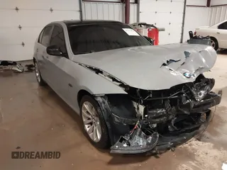 2009 BMW 3 Series 328i z VIN WBAPH73589A173194, wystawiony jako IAAI lot #41611856 z przebiegiem Nie podano mil oraz . Historia ofert i sprzedaży dostępna na DreamBid. Obrazek 1.