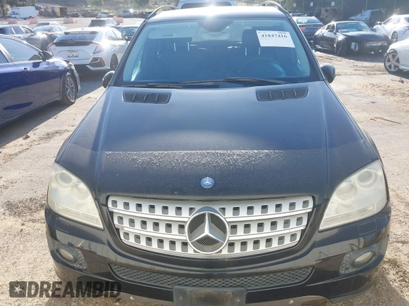 2006 Mercedes-Benz M 500 z VIN 4JGBB75EX6A003230, wystawiony jako IAAI lot #41847416 z przebiegiem 107 682 mil mil oraz . Historia ofert i sprzedaży dostępna na DreamBid. Obrazek 6.