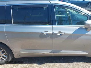 2020 Chrysler Pacifica Touring L with VIN 2C4RC1BG7LR140622, listed as a IAAI auction lot 42090987 with 125,377 mi miles and . Bid and sale history available at DreamBid. Image 13.