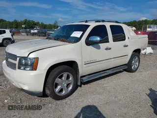 2013 Chevrolet Avalanche LTZ with VIN 3GNTKGE73DG377940, listed as a IAAI auction lot 40379669 with 91,815 mi miles. Bid and sale history available at carsss.com. Image 18.