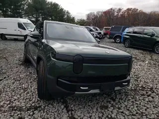 2024 Rivian R1T Adventure z VIN 7FCTGCAA1RN030829, wystawiony jako Copart lot #81459854 z przebiegiem Nie podano mil oraz Szkody całkowita. Historia ofert i sprzedaży dostępna na DreamBid. Obrazek 12.