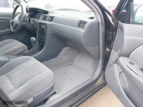 2000 Toyota Camry CE with VIN JT2BG22KXY0499280, listed as a IAAI auction lot 42075329 with 321,420 mi miles. Bid and sale history available at carsss.com. Image 5.