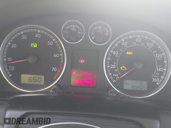 2004 Volkswagen Passat GLS z VIN WVWPD63B34P207546, wystawiony jako IAAI lot #42088512 z przebiegiem 302 909 mil mil oraz . Historia ofert i sprzedaży dostępna na DreamBid. Obrazek 7.