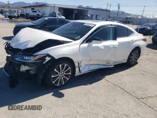 2020 Lexus ES 300h z VIN 58AD21B17LU006550, wystawiony jako Copart lot #49492975 z przebiegiem 76 145 mil mil oraz Szkoda całkowita • Salvage title. Historia ofert i sprzedaży dostępna na DreamBid. Obrazek 1.
