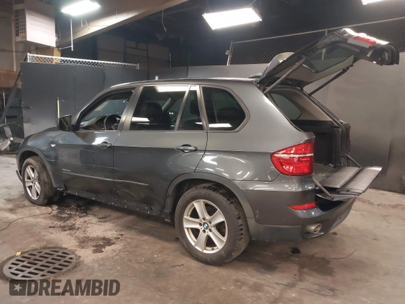 2011 BMW X5 35d z VIN 5UXZW0C5XBL658941, wystawiony jako IAAI lot #42460443 z przebiegiem 137 268 mil mil oraz . Historia ofert i sprzedaży dostępna na DreamBid. Obrazek 3.
