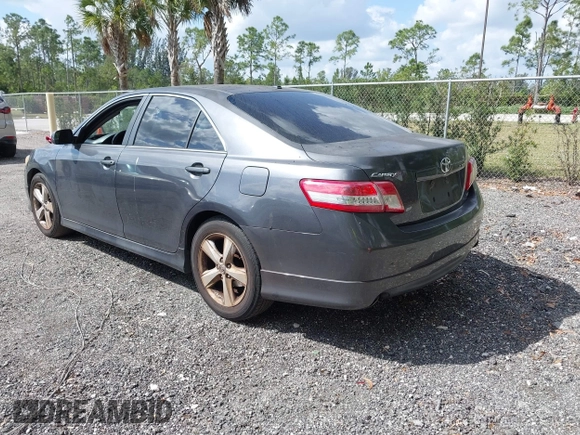 2011 Toyota Camry LE z VIN 4T1BF3EK8BU743564, wystawiony jako IAAI lot #41795818 z przebiegiem 168 877 mil mil oraz . Historia ofert i sprzedaży dostępna na DreamBid. Obrazek 3.