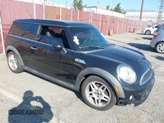 2012 MINI Clubman S z VIN WMWZG3C59CTY32111, wystawiony jako IAAI lot #41677662 z przebiegiem 109 226 mil mil oraz . Historia ofert i sprzedaży dostępna na DreamBid. Obrazek 1.